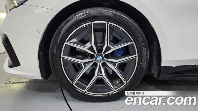 BMW i5 — Фото автомобиля 4