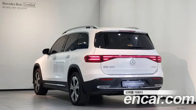 Mercedes-Benz EQB — Фото автомобиля 4