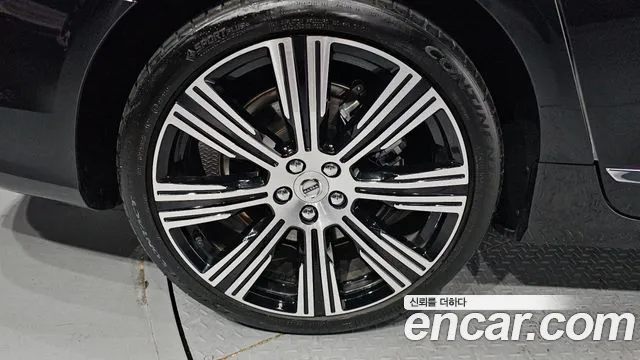 Вольво S90 — Фото автомобиля 5