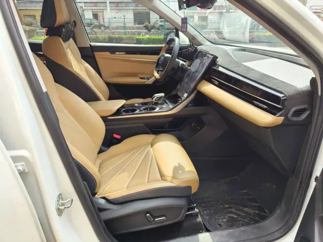 Geely Boyue L — Фото автомобиля 6