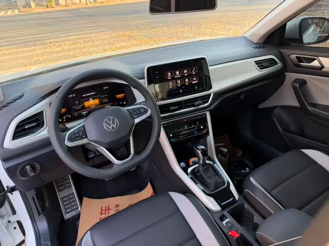 Volkswagen T-Roc — Фото автомобиля 12