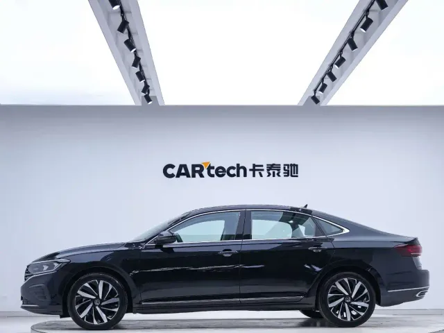Volkswagen Passat — Фото автомобиля 3