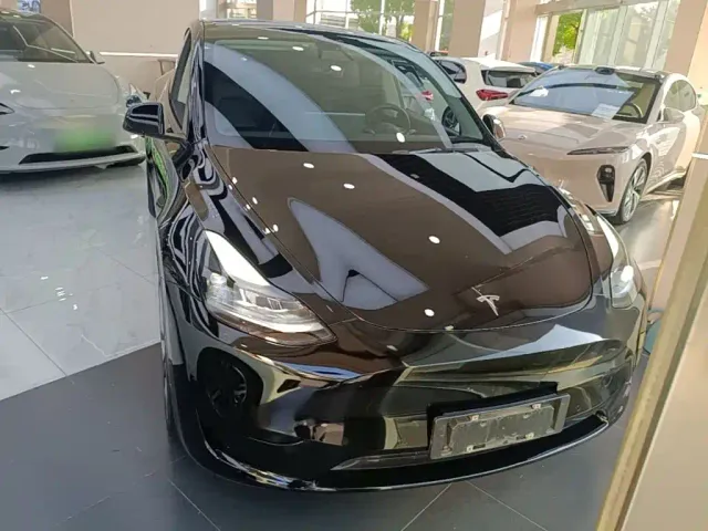 Фотография автомобиля — Tesla Model Y