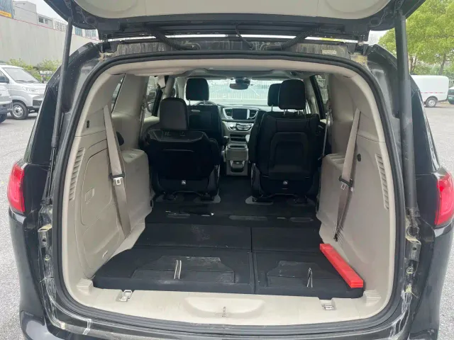 Chrysler Grand Caravan PHEV — Фото автомобиля 16