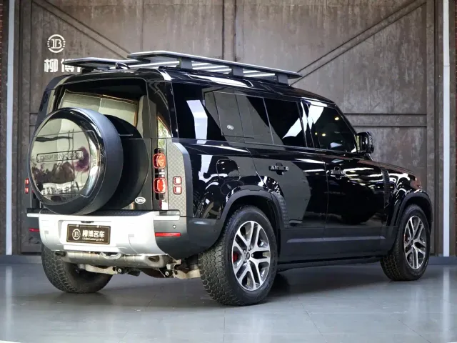 Land Rover Defender — Фото автомобиля 24