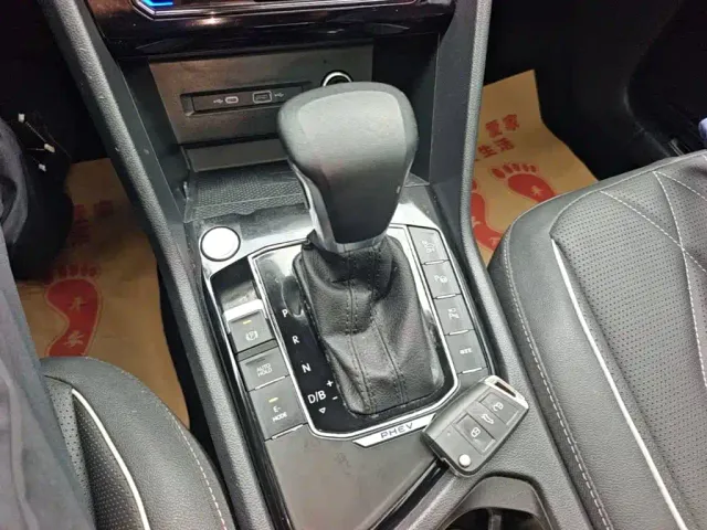 Volkswagen Tiguan L PHEV — Фото автомобиля 13