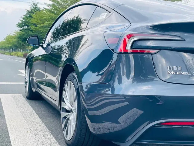 Tesla Model 3 — Фото автомобиля 13