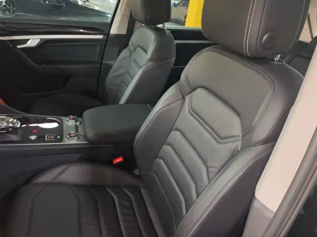Volkswagen Touareg — Фото автомобиля 14