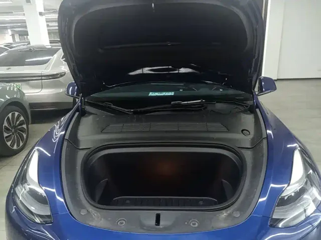 Tesla Model Y — Фото автомобиля 18