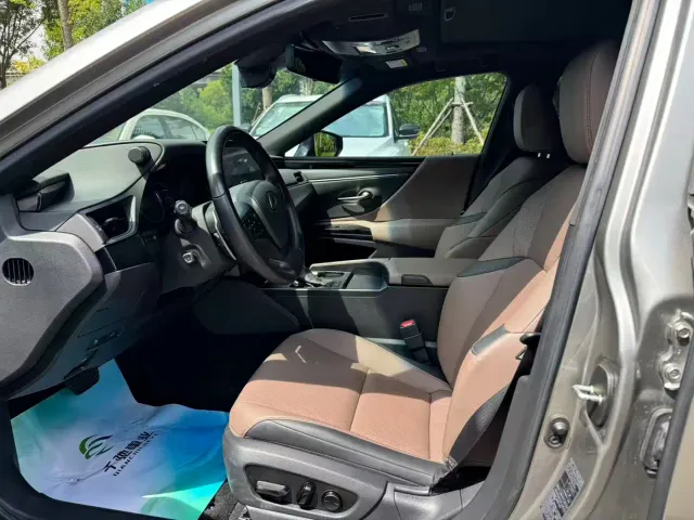 Lexus ES — Фото автомобиля 5