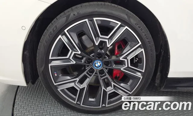 BMW i5 G60 — Фото автомобиля 5