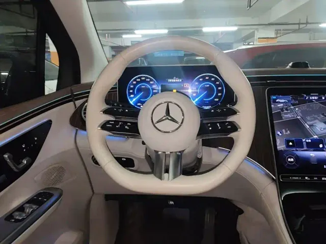 Mercedes-Benz EQE SUV — Фото автомобиля 14