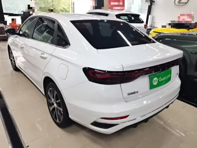 Geely Emgrand — Фото автомобиля 4