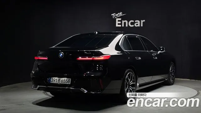 BMW 7-Series 7 серия (G70) 740i xDrive M Sport — Фото автомобиля 2