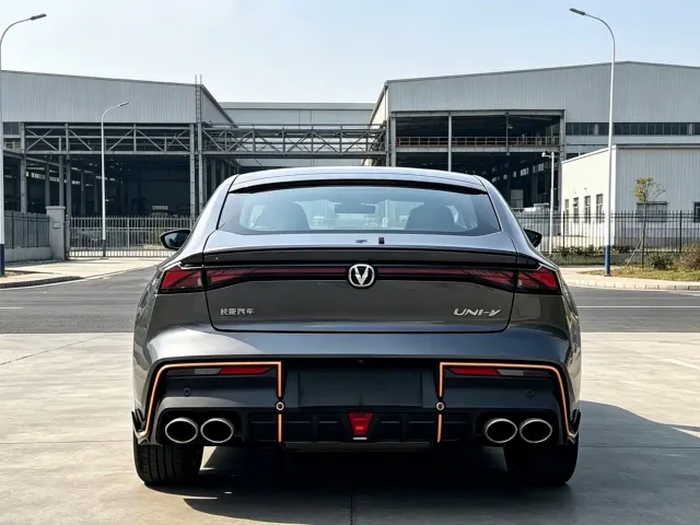 Changan UNI-V — Фото автомобиля 5