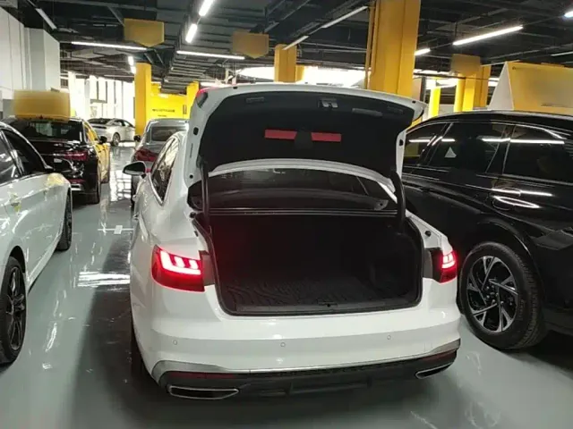 Audi A4L — Фото автомобиля 18