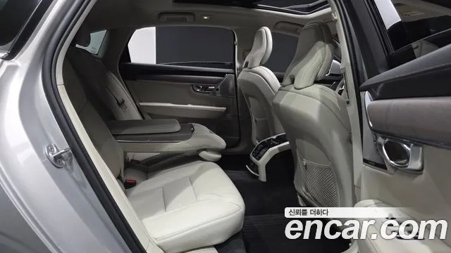 Volvo S90 — Фото автомобиля 18
