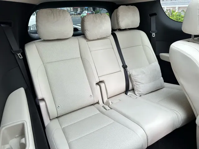 Li Auto MEGA — Фото автомобиля 18
