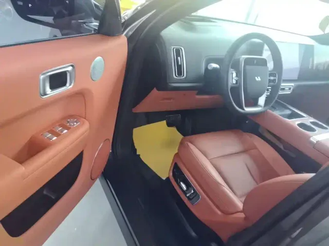 Li Auto L8 — Фото автомобиля 14