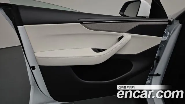 Tesla Model Y — Фото автомобиля 23