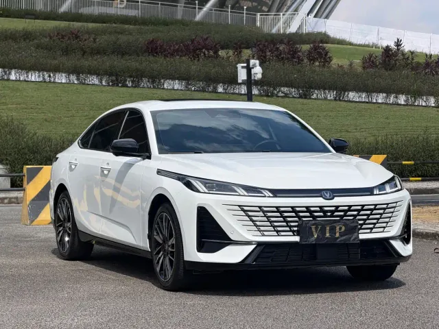 Changan Eado — Фото автомобиля 3