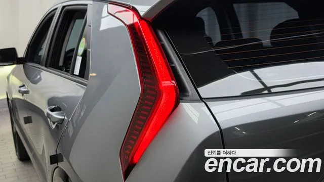Kia Niro — Фото автомобиля 8