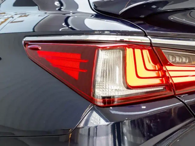 Lexus ES — Фото автомобиля 9
