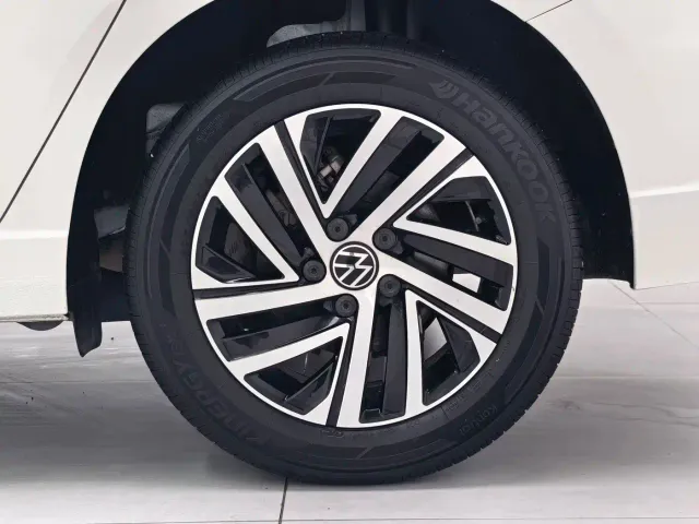 Volkswagen Lavida — Фото автомобиля 19