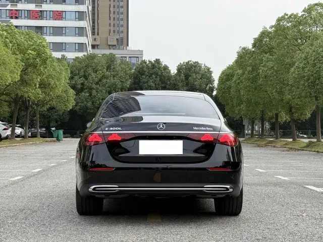 Mercedes-Benz E-Class — Фото автомобиля 5