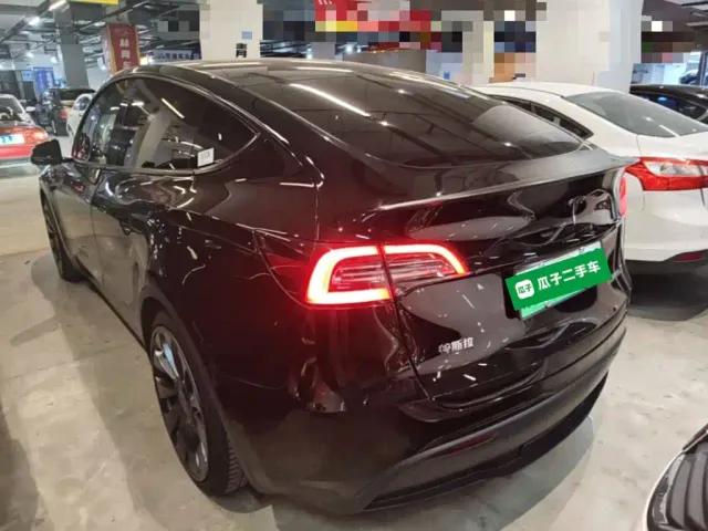 Tesla Model Y — Фото автомобиля 4