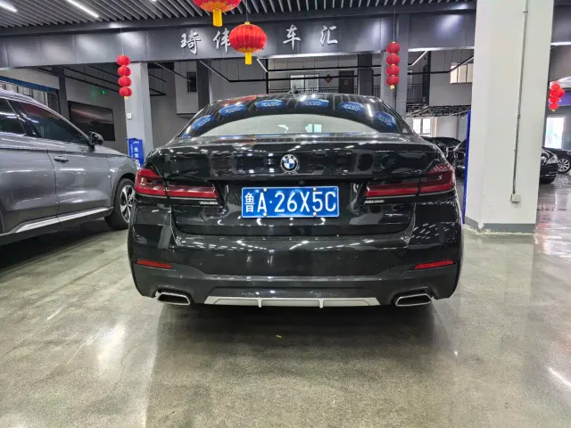 BMW 5 Series — Фото автомобиля 4