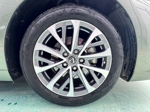 Lexus ES — Фото автомобиля 17
