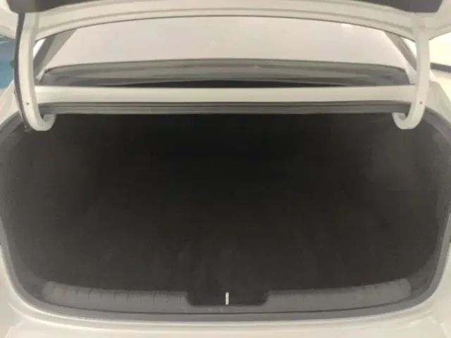Hyundai Elantra — Фото автомобиля 4