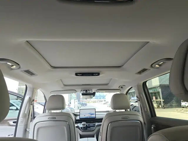 Roewe iMAX8 — Фото автомобиля 11