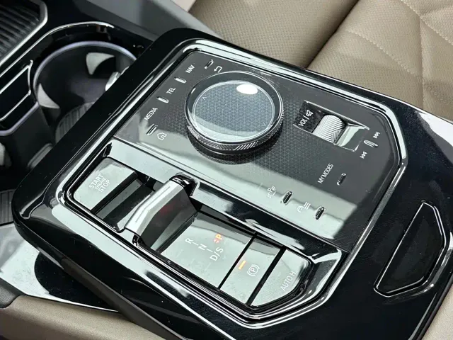 BMW 5 Series — Фото автомобиля 15