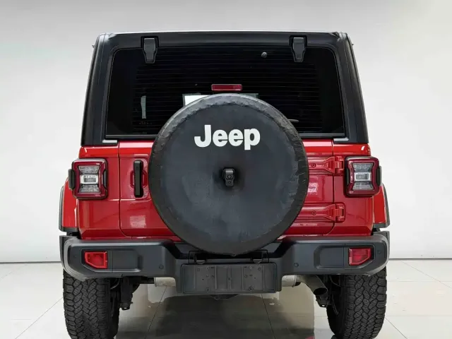 Jeep Wrangler — Фото автомобиля 18