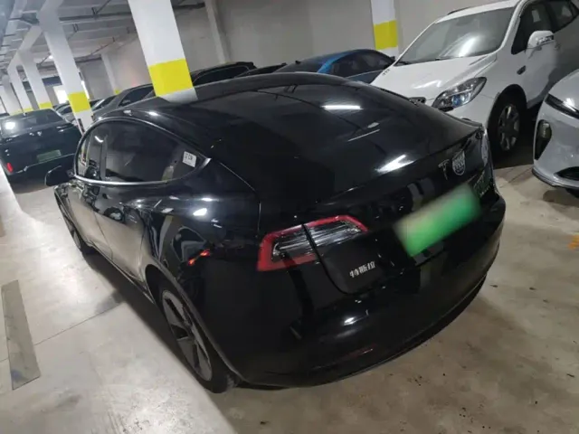 Tesla Model 3 — Фото автомобиля 4