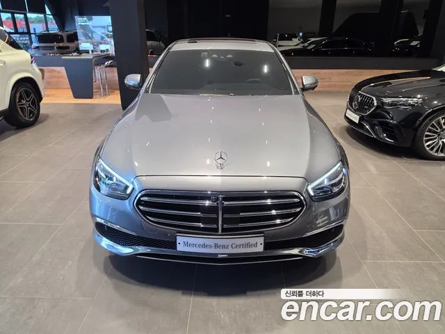 Mercedes-Benz E-Class — Фото автомобиля 3