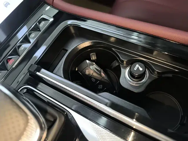 Hongqi Hongqi H5 PHEV 2025 130 Super Hybrid Edition — Фото автомобиля 8
