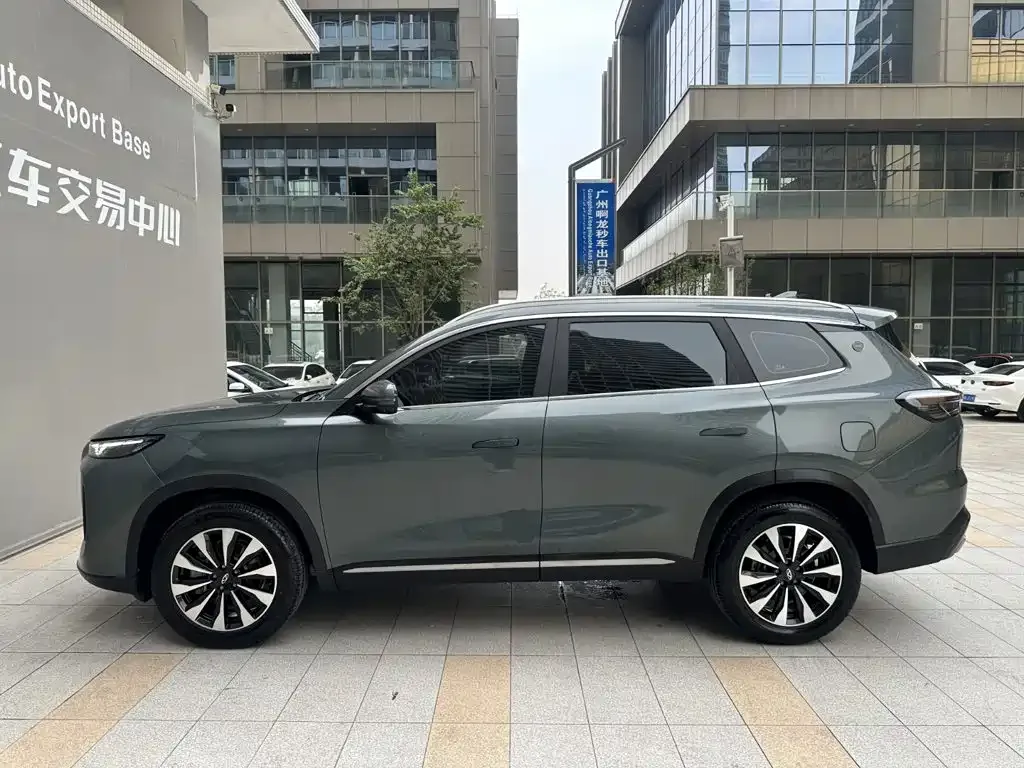 Chery Tiggo 8 PLUS 2025 Model 290TGDI DCT Luxury 7-Seater — Фото автомобиля 3