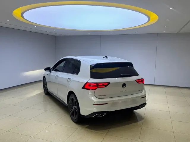 Volkswagen Golf — Фото автомобиля 4