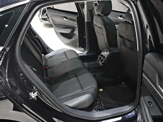 Volkswagen Passat — Фото автомобиля 12