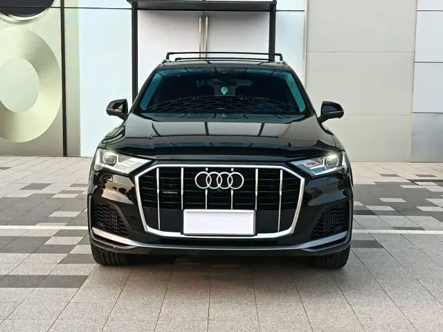 Audi Q7 — Фото автомобиля 2