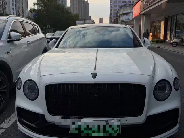Фотография автомобиля — Bentley Flying Spur