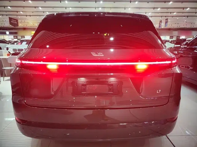 Li Auto L7 — Фото автомобиля 5