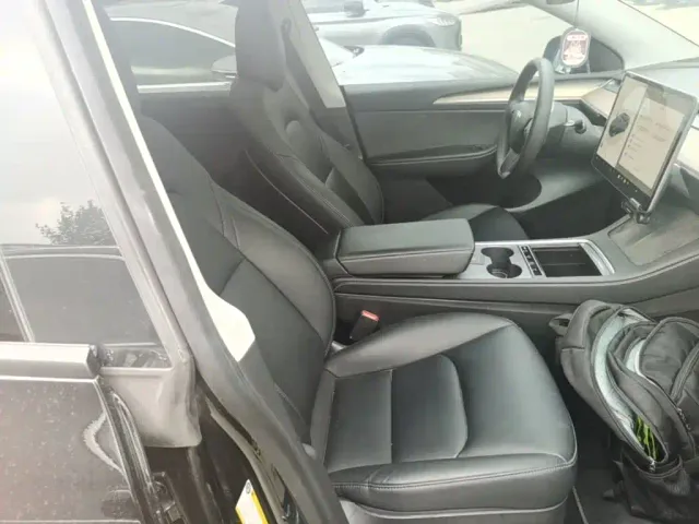 Tesla Model Y — Фото автомобиля 24