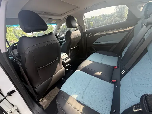 Geely Emgrand L — Фото автомобиля 8