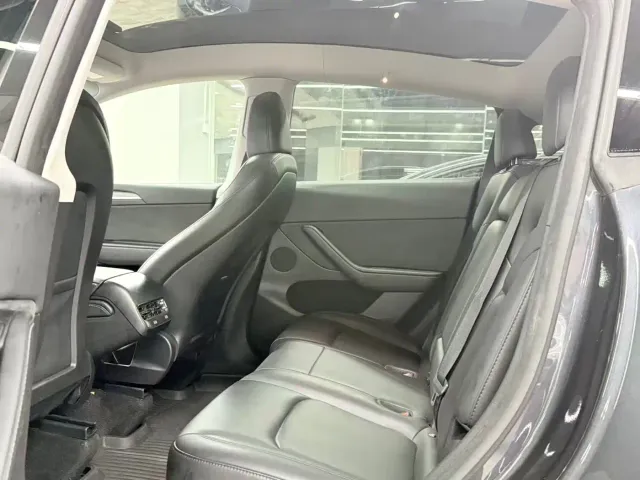 Tesla Model Y — Фото автомобиля 7