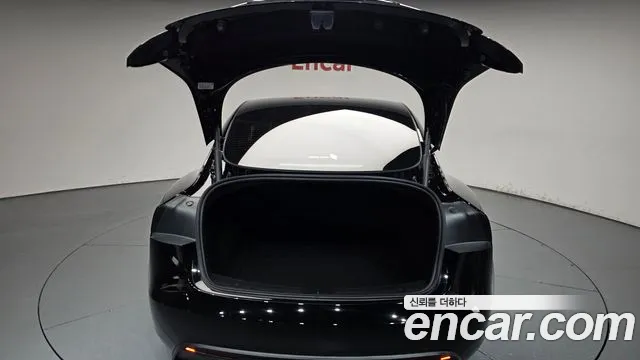 Tesla Model 3 — Фото автомобиля 26