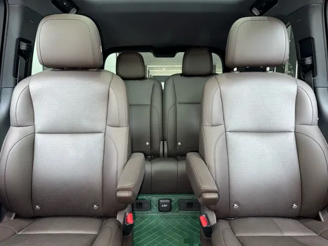 Li Auto L8 — Фото автомобиля 7